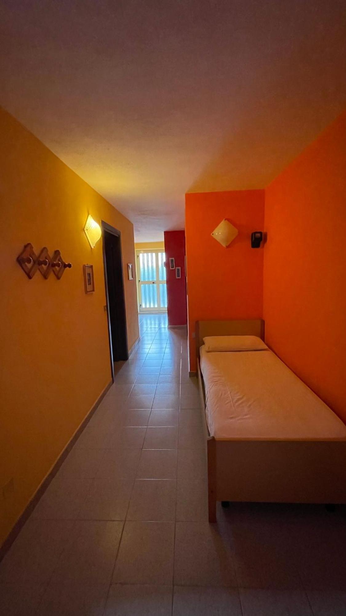 Ferienwohnung Le Due Palme Angelo La Caletta Zimmer foto